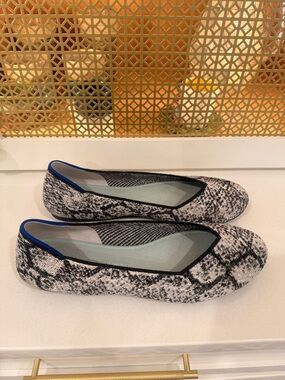 Rothy's Black & White Knit Round Toe Ballet Flats with Blue Trim! EUC!